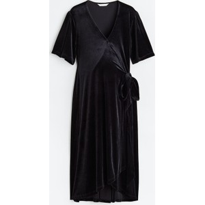 H & M & - MAMA Welurowa sukienka kopertowa - Czarny