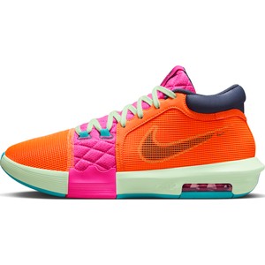 Pomarańczowe buty sportowe Nike w sportowym stylu