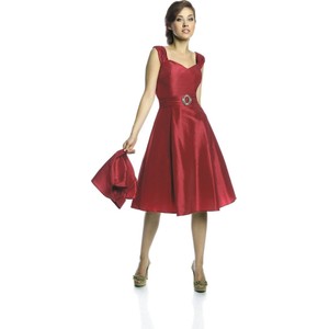 Czerwona sukienka Fokus z rubinem midi rozkloszowana