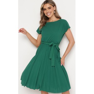 Zielona sukienka born2be midi z okrągłym dekoltem