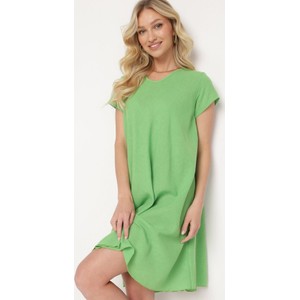 Zielona sukienka born2be trapezowa z krótkim rękawem z okrągłym dekoltem