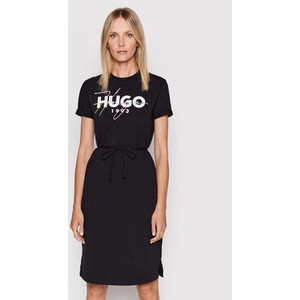 Czarna sukienka Hugo Boss z okrągłym dekoltem w stylu casual z krótkim rękawem