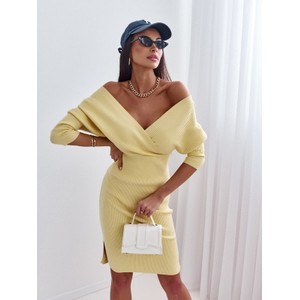 Żółta sukienka Lisa Mayo mini z długim rękawem w stylu casual