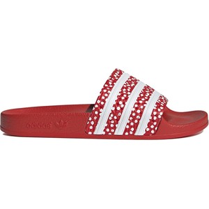 Czerwone klapki Adidas w sportowym stylu z płaską podeszwą