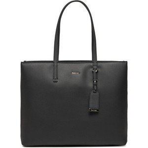 Czarna torebka Calvin Klein matowa w wakacyjnym stylu duża