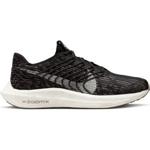 Buty sportowe Nike z płaską podeszwą sznurowane w sportowym stylu