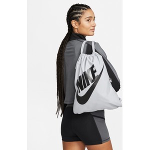 Plecak Nike z nadrukiem w sportowym stylu
