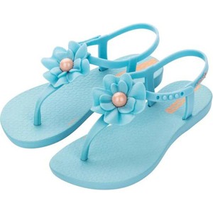 Niebieskie buty dziecięce letnie Ipanema dla dziewczynek w kwiatki