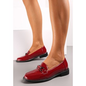 Czerwone buty Renee lakierowane z płaską podeszwą