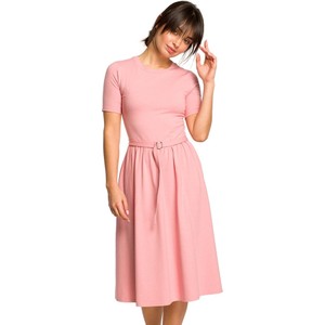 Różowa sukienka Be z okrągłym dekoltem midi z krótkim rękawem