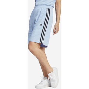 Niebieskie szorty Adidas Originals w sportowym stylu z bawełny