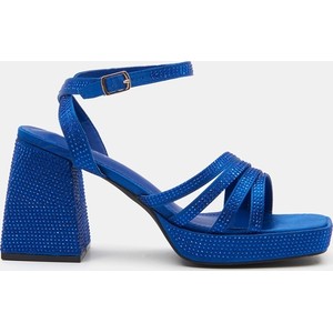 Niebieskie sandały Sinsay