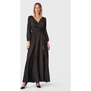 Czarna sukienka Rinascimento z dekoltem w kształcie litery v