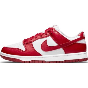 Czerwone buty sportowe Nike w sportowym stylu sznurowane