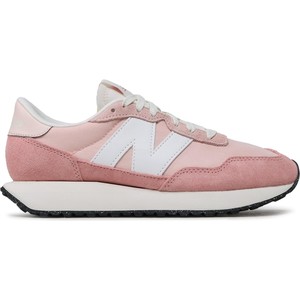 Różowe buty sportowe New Balance w sportowym stylu sznurowane z płaską podeszwą