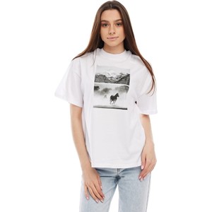 T-shirt Wrangler w młodzieżowym stylu z okrągłym dekoltem z krótkim rękawem