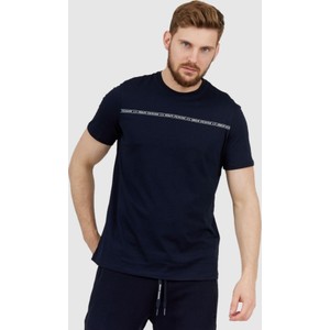 Granatowy t-shirt Armani Exchange w młodzieżowym stylu