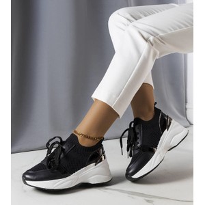 Czarne buty sportowe Gemre w sportowym stylu sznurowane