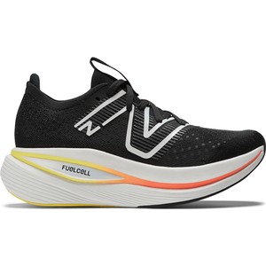 Czarne buty sportowe New Balance sznurowane w sportowym stylu z tkaniny