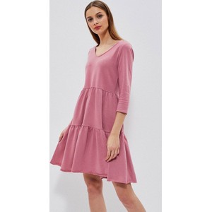 Różowa sukienka Moodo.pl mini z dekoltem w kształcie litery v