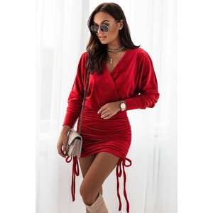 Czerwona sukienka Ivon w stylu casual z długim rękawem