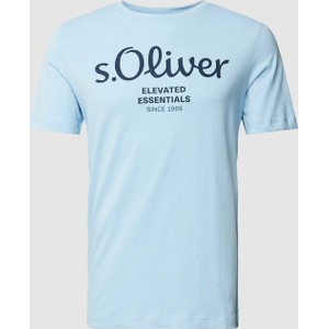 Niebieski t-shirt S.Oliver z nadrukiem w młodzieżowym stylu