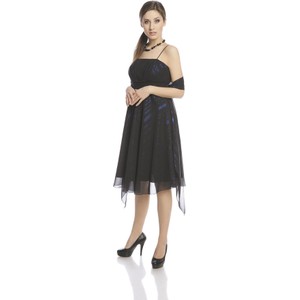 Czarna sukienka Fokus rozkloszowana z szyfonu