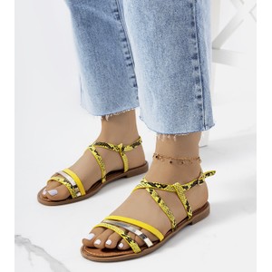 Żółte sandały Gemre w stylu casual z płaską podeszwą