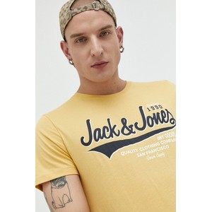 Żółty t-shirt Jack & Jones z krótkim rękawem z bawełny z nadrukiem