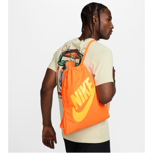 Pomarańczowy plecak Nike z nadrukiem
