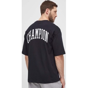 Czarny t-shirt Champion w młodzieżowym stylu z bawełny z nadrukiem