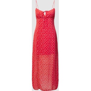Czerwona sukienka Review z dekoltem w kształcie litery v maxi