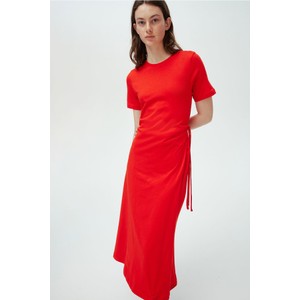 Czerwona sukienka H & M z dżerseju z okrągłym dekoltem dopasowana