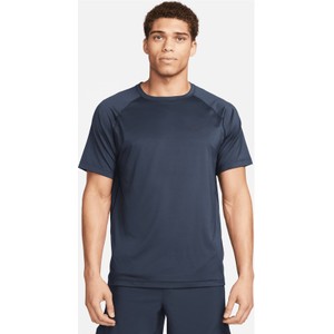 Niebieski t-shirt Nike z krótkim rękawem w sportowym stylu