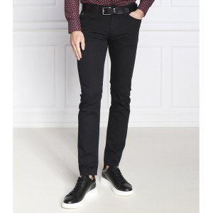 Czarne jeansy Hugo Boss w street stylu