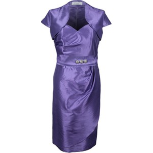 Fioletowa sukienka Fokus z dekoltem w kształcie litery v z krótkim rękawem midi