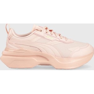 Różowe buty sportowe Puma na platformie w sportowym stylu