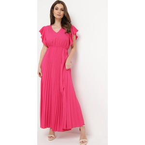 Różowa sukienka born2be z dekoltem w kształcie litery v rozkloszowana