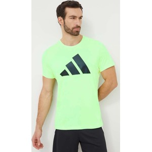 Zielony t-shirt Adidas Performance z krótkim rękawem w sportowym stylu