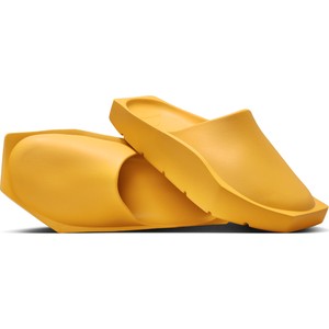 Żółte klapki Jordan w sportowym stylu z płaską podeszwą