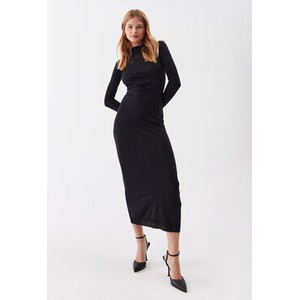 Czarna sukienka Calvin Klein dopasowana w stylu casual z długim rękawem