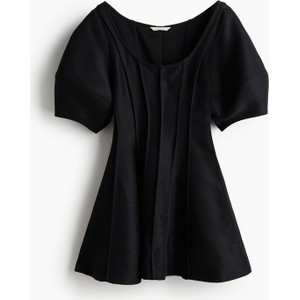 Czarna sukienka H & M z tkaniny z okrągłym dekoltem