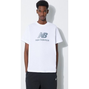 T-shirt New Balance w młodzieżowym stylu z nadrukiem z krótkim rękawem