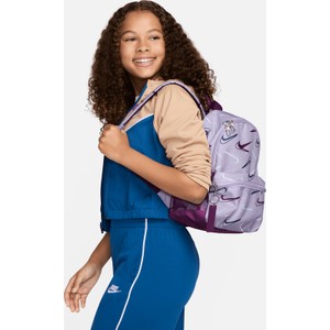 Fioletowy plecak Nike w sportowym stylu