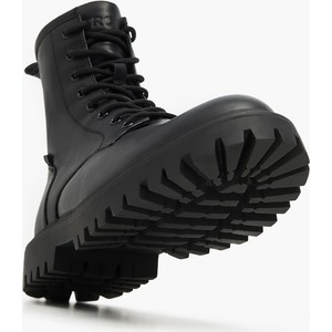 Czarne buty zimowe Cropp sznurowane w sportowym stylu