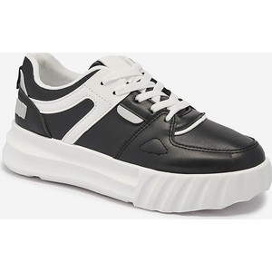 Czarne buty sportowe Royalfashion.pl z płaską podeszwą sznurowane