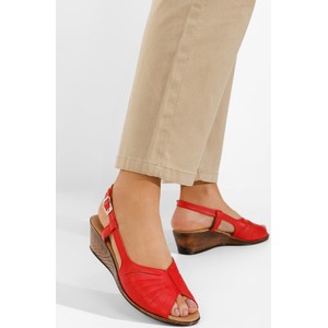 Czerwone sandały Zapatos w stylu casual na niskim obcasie