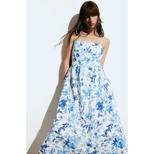 Niebieska sukienka H & M z dekoltem w karo w stylu casual