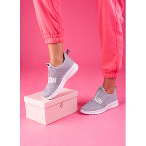Różowe buty sportowe Czasnabuty sznurowane w sportowym stylu