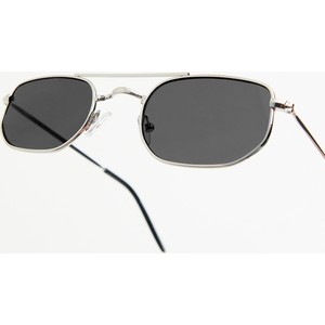 Cropp - Czarne okulary przeciwsłoneczne z noskami - srebrny